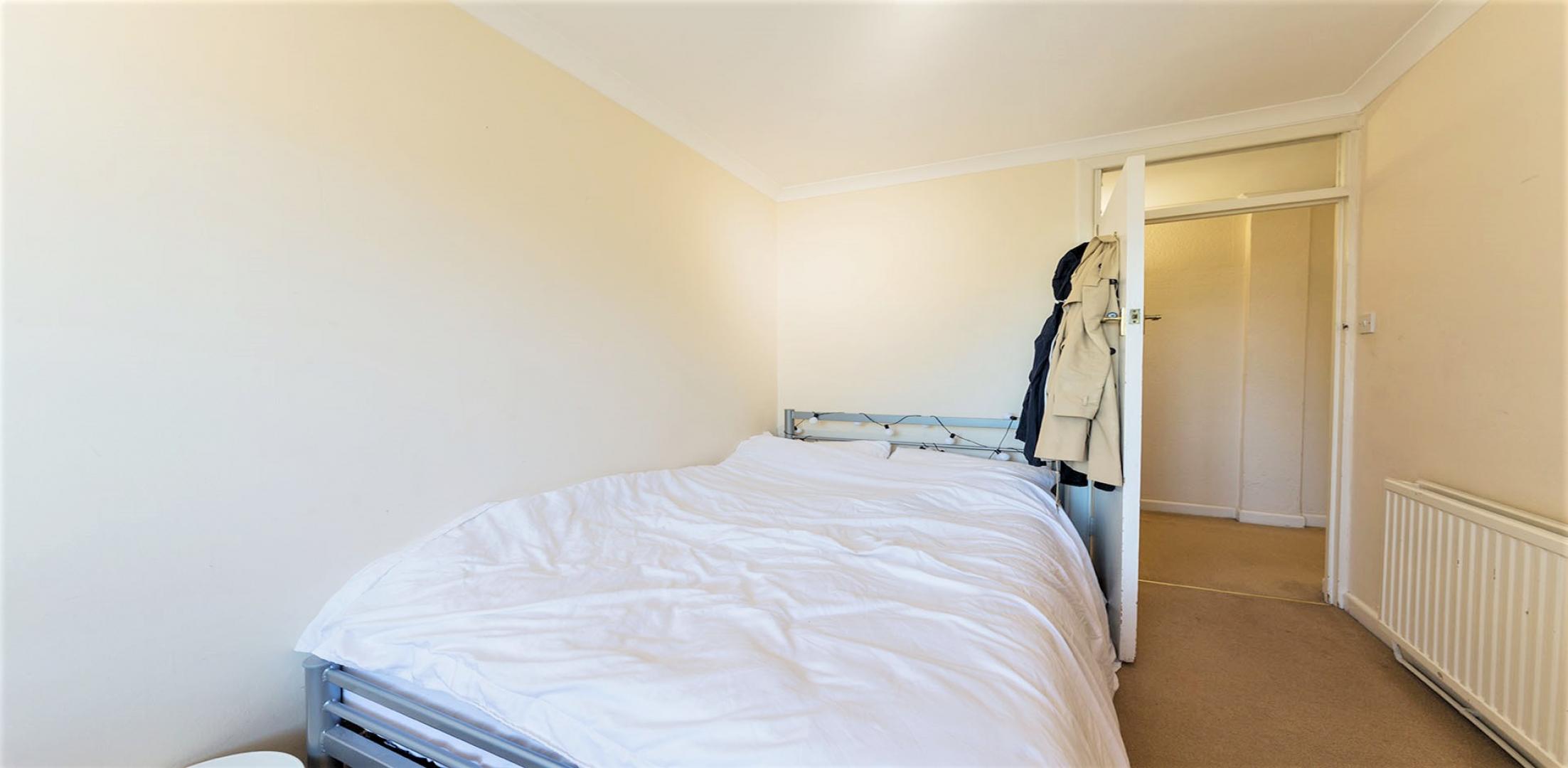 			2 Bedroom, 1 bath, 1 reception Flat			 Mapesbury Road, Kilburn